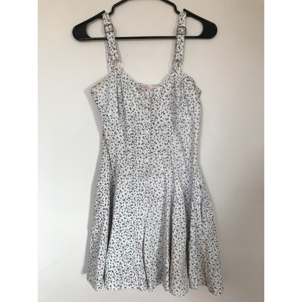🔻Sold🔻Vintage Energie Medium Floral Flare Romper